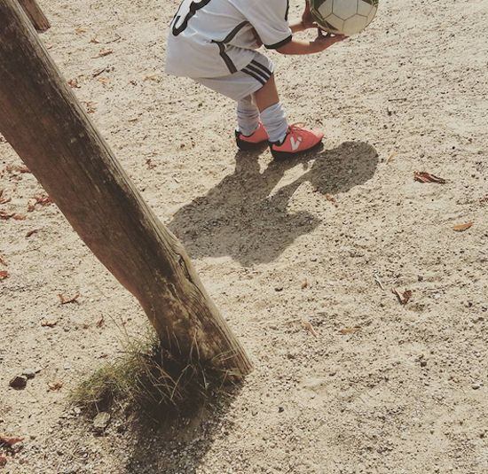 Bevor die Luft uns wieder erdrückt den Minihelden glücklich machen mit einer Runde auf dem Spielplatz bolzen...