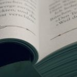 Das Geräusch umblätternder Buchseiten…