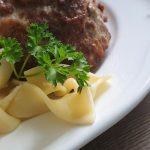 Heldenküche – Einfacher Hackbraten mit Bandnudeln