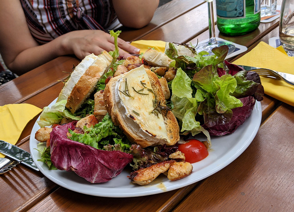 Salat in netter Runde