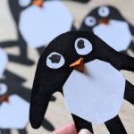 Creadienstag – Pinguine aus Handabdrücken basteln