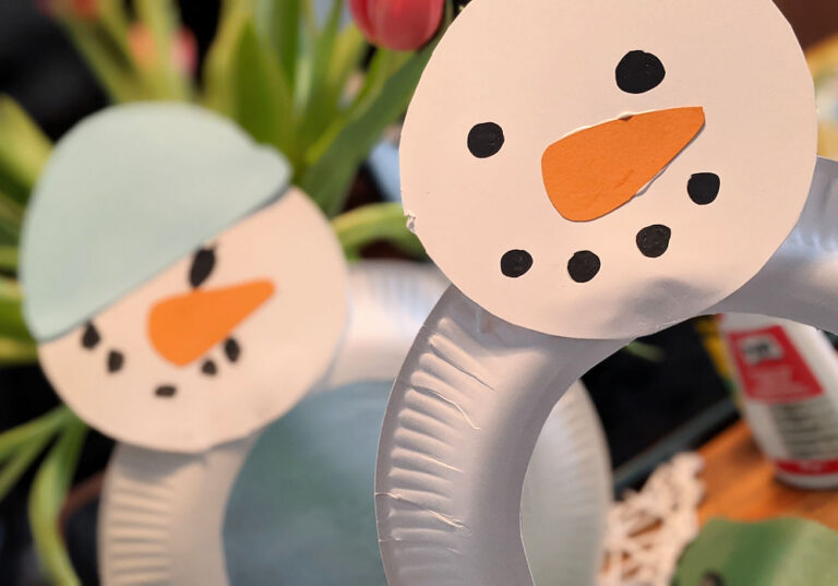 Basteln mit Kindern Ein Schneemann aus Pappteller