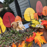Basteln mit Kindern – Einfache bunte Herbstbäume fürs Fenster