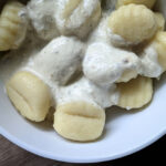 Heldenküche – Gnocchi in Käsecremesoße
